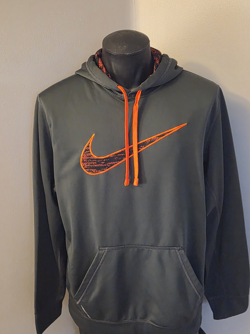 Men's Nike Therma-FIT Hoodie Men's Large Black Hoodie with Orange Swoosh